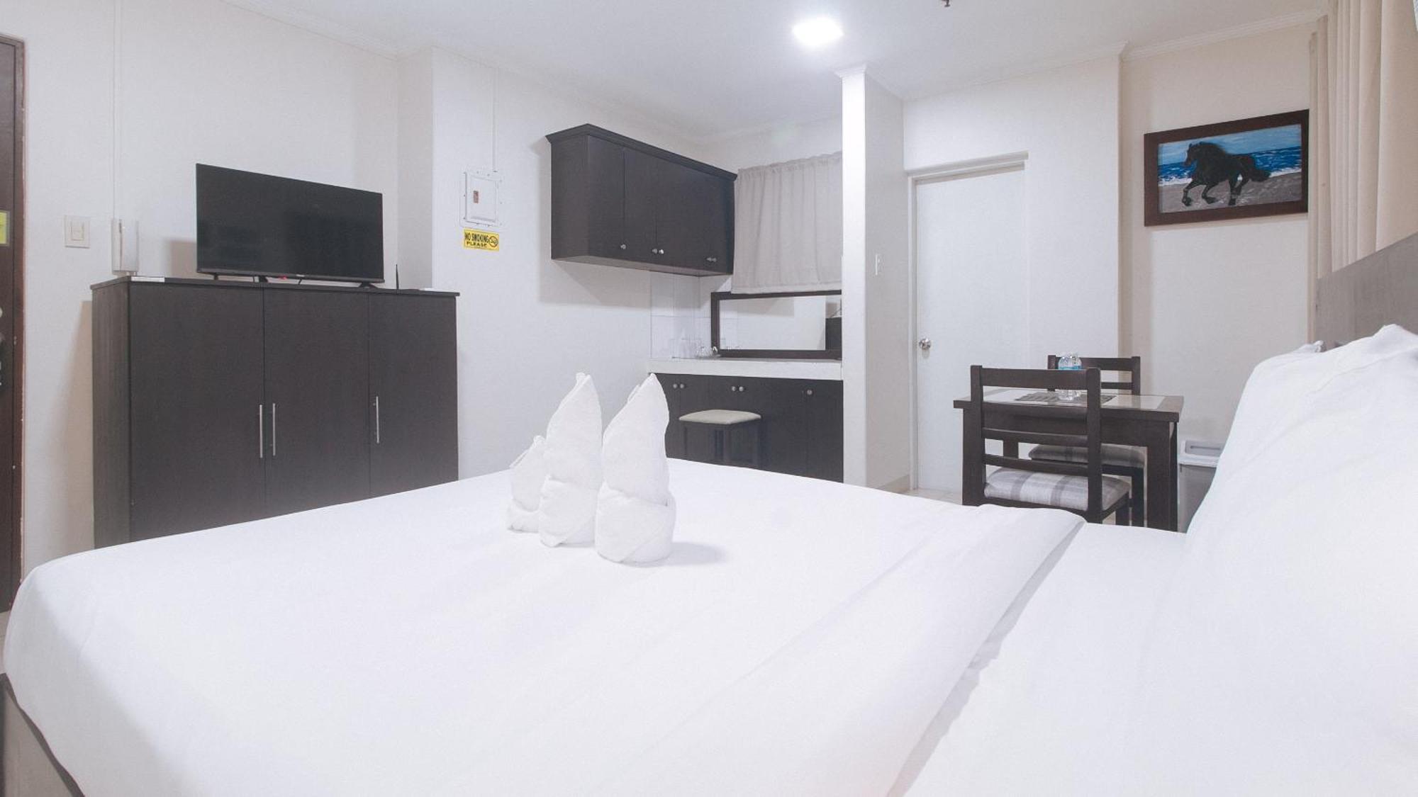 Urbanview At Evangelista Street Makati Makati City Exterior foto