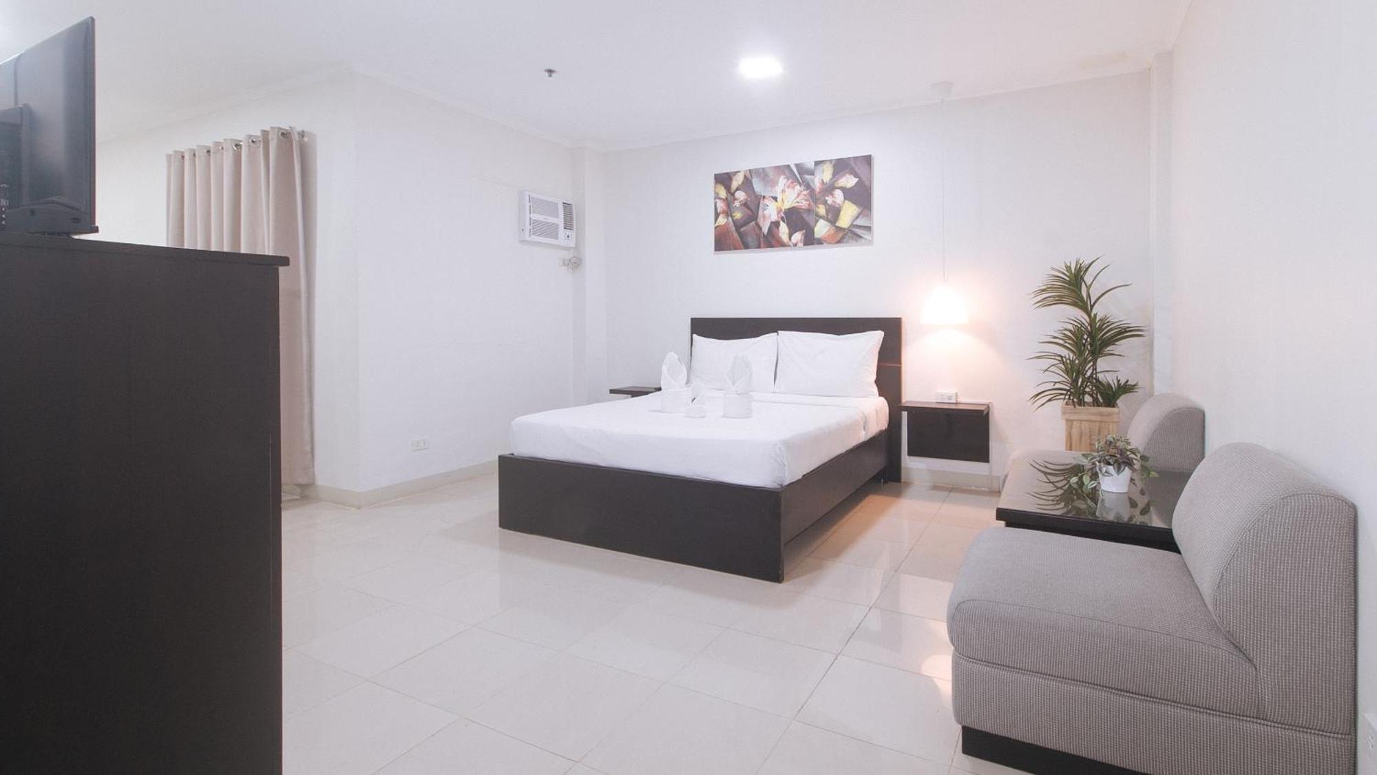 Urbanview At Evangelista Street Makati Makati City Exterior foto